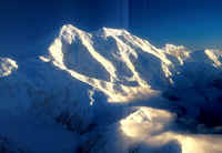 Mt McKinley from plane..JPG (84869 bytes)
